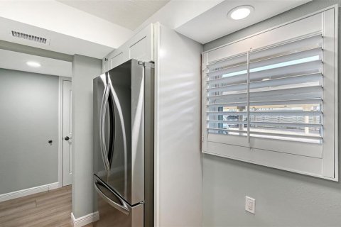 Copropriété à vendre à Sarasota, Floride: 2 chambres, 86.31 m2 № 2329750 - photo 13