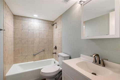 Copropriété à vendre à Sarasota, Floride: 2 chambres, 86.31 m2 № 2329750 - photo 16
