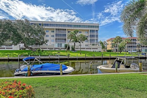 Copropriété à vendre à Sarasota, Floride: 2 chambres, 86.31 m2 № 2329750 - photo 26