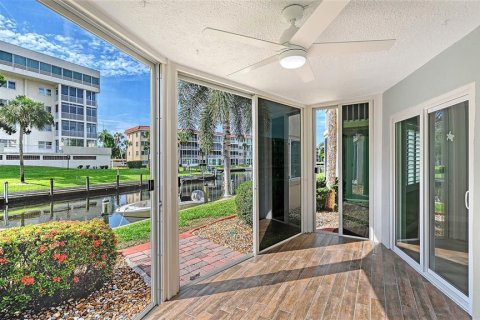 Copropriété à vendre à Sarasota, Floride: 2 chambres, 86.31 m2 № 2329750 - photo 22