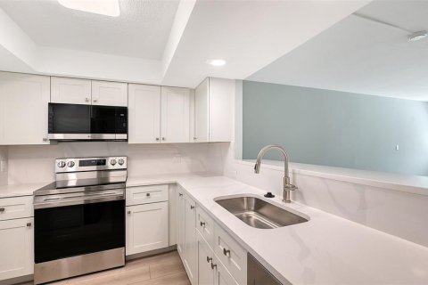 Copropriété à vendre à Sarasota, Floride: 2 chambres, 86.31 m2 № 2329750 - photo 11