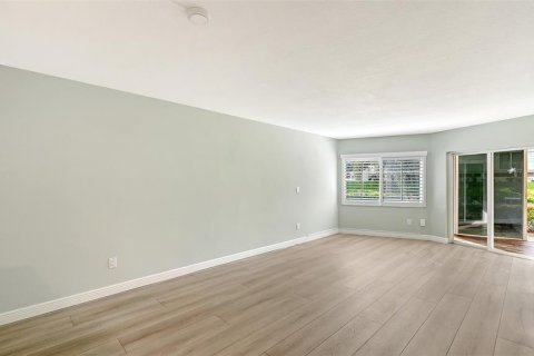 Copropriété à vendre à Sarasota, Floride: 2 chambres, 86.31 m2 № 2329750 - photo 7