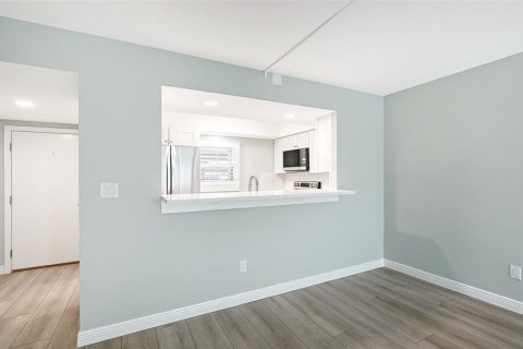 Copropriété à vendre à Sarasota, Floride: 2 chambres, 86.31 m2 № 2329750 - photo 10