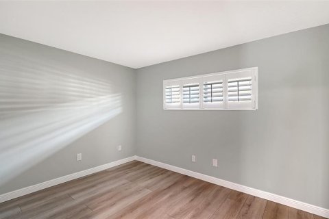 Copropriété à vendre à Sarasota, Floride: 2 chambres, 86.31 m2 № 2329750 - photo 15
