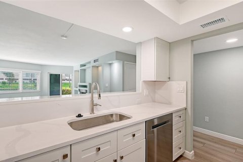 Copropriété à vendre à Sarasota, Floride: 2 chambres, 86.31 m2 № 2329750 - photo 12