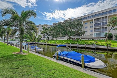 Copropriété à vendre à Sarasota, Floride: 2 chambres, 86.31 m2 № 2329750 - photo 27