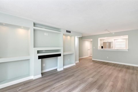 Copropriété à vendre à Sarasota, Floride: 2 chambres, 86.31 m2 № 2329750 - photo 9