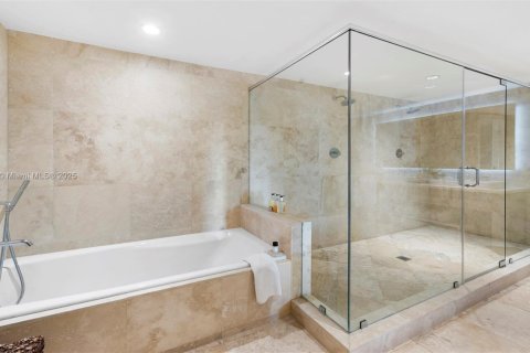 Condo in Miami Beach, Florida, 2 bedrooms  № 2022971 - photo 8