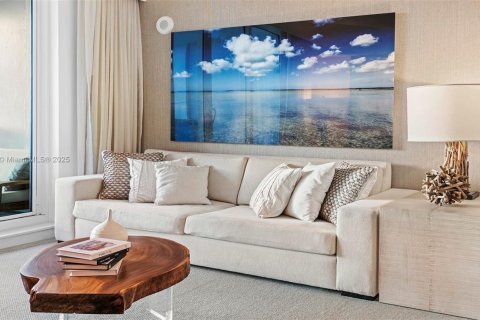 Condo in Miami Beach, Florida, 2 bedrooms  № 2022971 - photo 13
