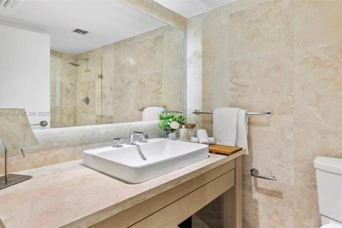 Condo in Miami Beach, Florida, 2 bedrooms  № 2022971 - photo 12