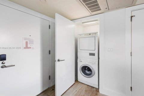 Condo in Miami Beach, Florida, 2 bedrooms  № 2022971 - photo 14