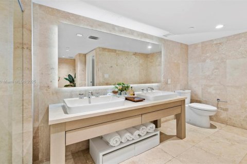 Condo in Miami Beach, Florida, 2 bedrooms  № 2022971 - photo 9