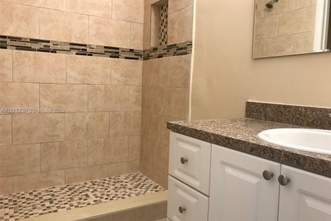 Condo in Homestead, Florida, 2 bedrooms  № 1993408 - photo 12