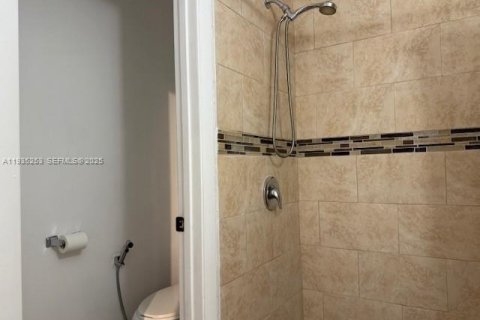 Condo in Homestead, Florida, 2 bedrooms  № 1993408 - photo 11