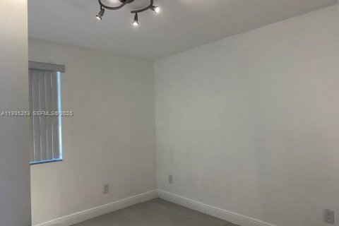 Condo in Homestead, Florida, 2 bedrooms  № 1993408 - photo 13