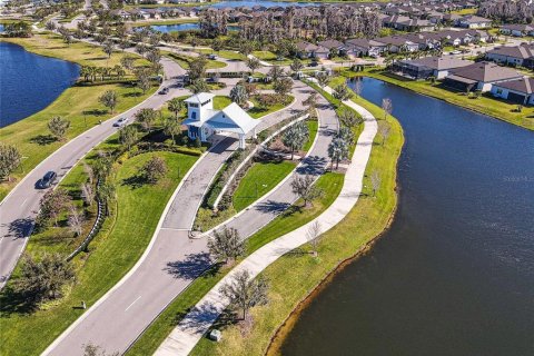 House in Land O' Lakes, Florida 3 bedrooms, 194.91 sq.m. № 1632185 - photo 17
