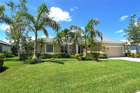 House in Sarasota, Florida 3 bedrooms, 212.93 sq.m. № 1793666 - photo 1