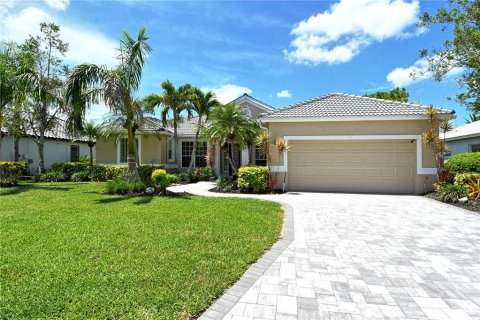 House in Sarasota, Florida 3 bedrooms, 212.93 sq.m. № 1793666 - photo 2