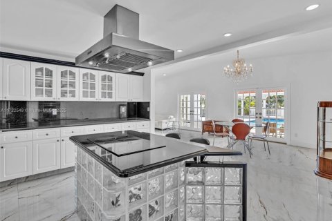 Villa ou maison à vendre à North Miami, Floride: 5 chambres, 363.06 m2 № 2034698 - photo 8
