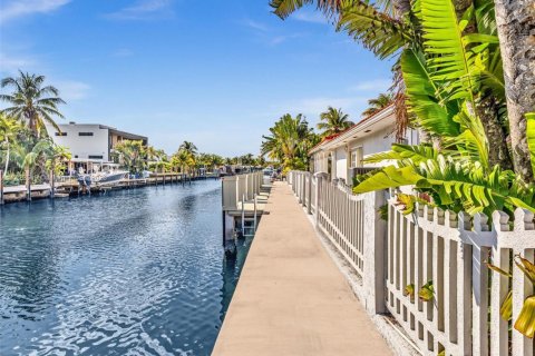 Villa ou maison à vendre à North Miami, Floride: 5 chambres, 363.06 m2 № 2034698 - photo 28