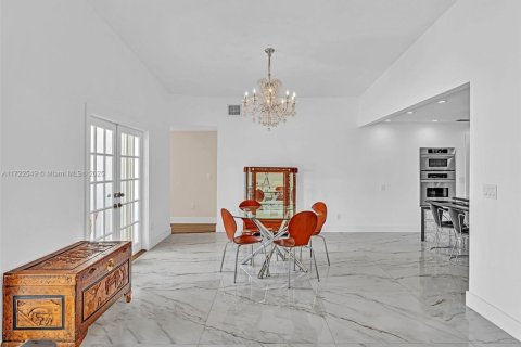 Villa ou maison à vendre à North Miami, Floride: 5 chambres, 363.06 m2 № 2034698 - photo 15