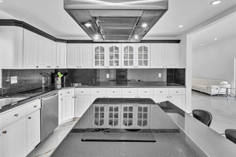Villa ou maison à vendre à North Miami, Floride: 5 chambres, 363.06 m2 № 2034698 - photo 7