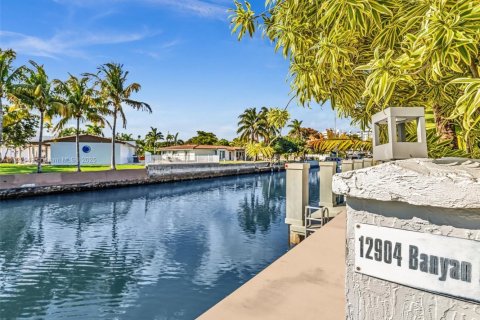 Villa ou maison à vendre à North Miami, Floride: 5 chambres, 363.06 m2 № 2034698 - photo 23