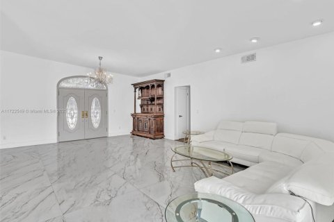 Villa ou maison à vendre à North Miami, Floride: 5 chambres, 363.06 m2 № 2034698 - photo 14