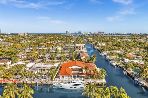 Villa ou maison à North Miami, Floride 5 chambres, 363.06 m2 № 2034698