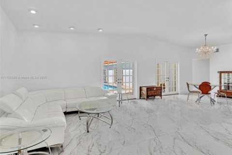 Villa ou maison à vendre à North Miami, Floride: 5 chambres, 363.06 m2 № 2034698 - photo 11