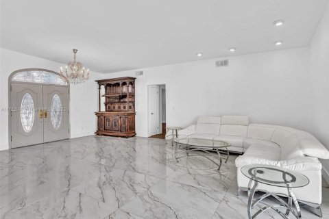 Villa ou maison à vendre à North Miami, Floride: 5 chambres, 363.06 m2 № 2034698 - photo 13