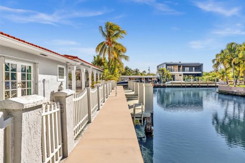 Villa ou maison à vendre à North Miami, Floride: 5 chambres, 363.06 m2 № 2034698 - photo 22