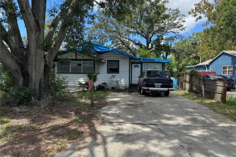 House in Saint Petersburg, Florida 3 bedrooms, 107.86 sq.m. № 1907068 - photo 1