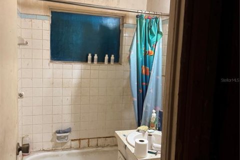 House in Saint Petersburg, Florida 3 bedrooms, 107.86 sq.m. № 1907068 - photo 3
