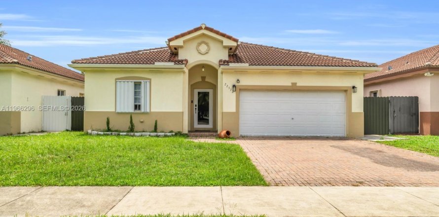 House in Cutler Bay, Florida 4 bedrooms, 141.12 sq.m. № 2028116