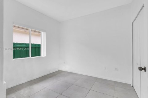 House in Cutler Bay, Florida 4 bedrooms, 141.12 sq.m. № 2028116 - photo 13