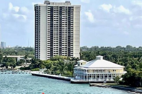 Copropriété à louer à West Palm Beach, Floride: 2 chambres, 108.7 m2 № 1172083 - photo 1