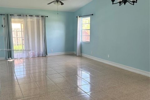 Снять в аренду виллу или дом в Дирфилд-Бич, Флорида 2 спальни, 88.44м2, № 1972880 - фото 5