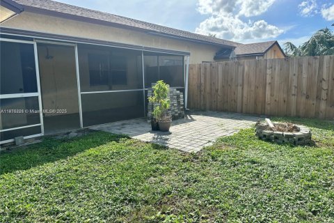 Снять в аренду виллу или дом в Дирфилд-Бич, Флорида 2 спальни, 88.44м2, № 1972880 - фото 10