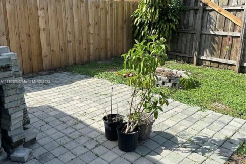 Снять в аренду виллу или дом в Дирфилд-Бич, Флорида 2 спальни, 88.44м2, № 1972880 - фото 7