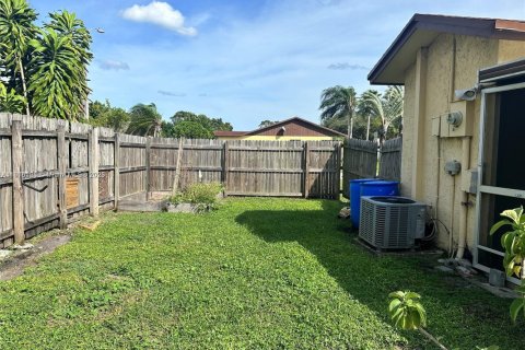 Снять в аренду виллу или дом в Дирфилд-Бич, Флорида 2 спальни, 88.44м2, № 1972880 - фото 8