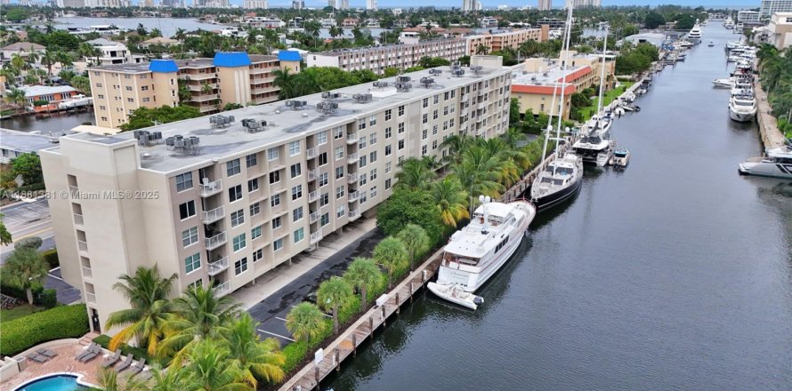 Condo in Fort Lauderdale, Florida, 2 bedrooms  № 1924873