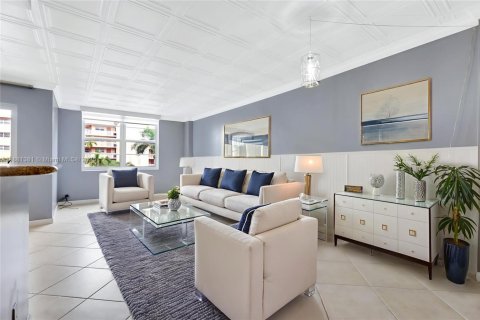 Condo in Fort Lauderdale, Florida, 2 bedrooms  № 1924873 - photo 2