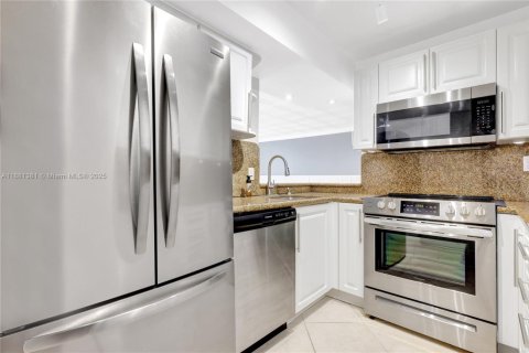 Condo in Fort Lauderdale, Florida, 2 bedrooms  № 1924873 - photo 5