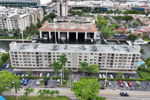 Condo in Fort Lauderdale, Florida, 2 bedrooms  № 1924873 - photo 13