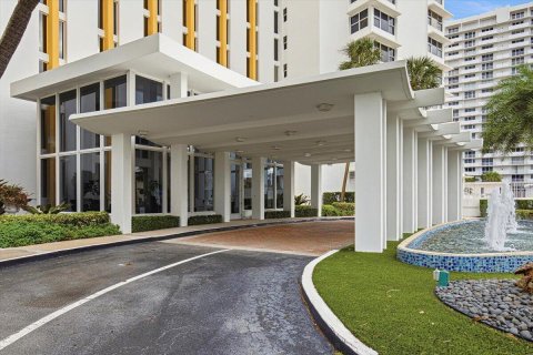 Copropriété à vendre à Lauderdale-by-the-Sea, Floride: 2 chambres, 170.94 m2 № 2429756 - photo 13