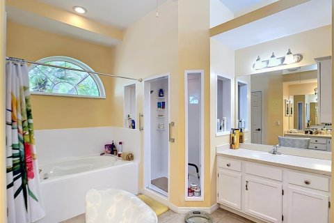House in Venice, Florida 4 bedrooms, 214.42 sq.m. № 2155697 - photo 30