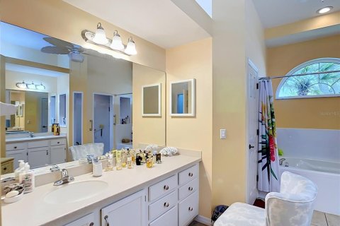 House in Venice, Florida 4 bedrooms, 214.42 sq.m. № 2155697 - photo 29