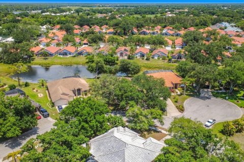 House in Venice, Florida 4 bedrooms, 214.42 sq.m. № 2155697 - photo 1