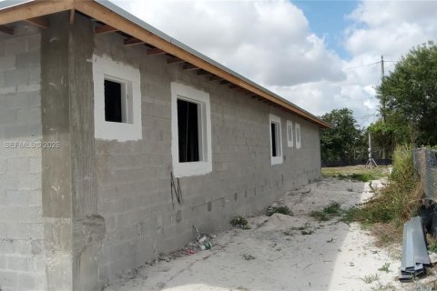 Propiedad comercial en venta en Miami Gardens, Florida № 2040177 - foto 6